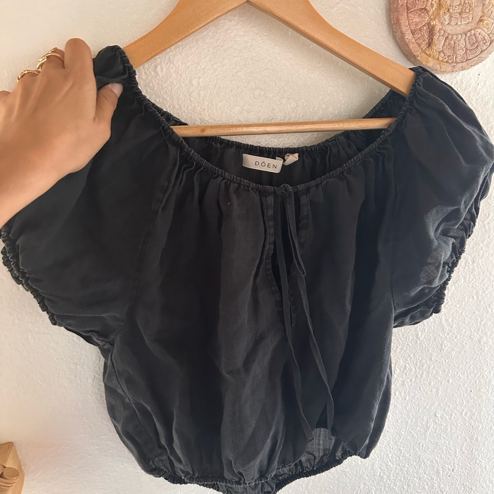 Dôen black crop top